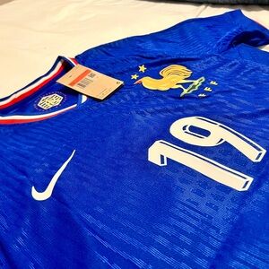 Nike France 2024 Player Jersey BENZEMA #19